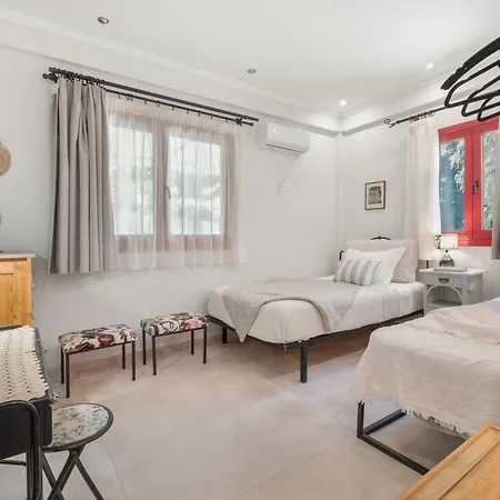 Cozy 2-bdrm-house With Garden בית נופש *