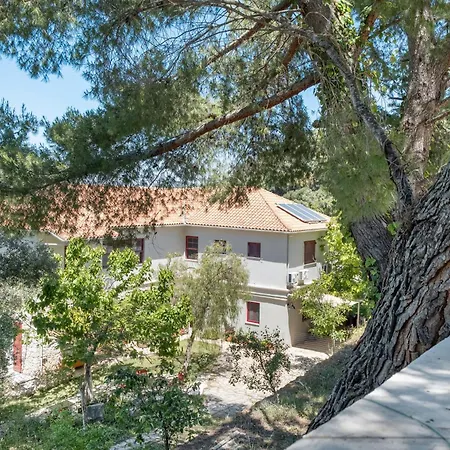 Cozy 2-bdrm-house With Garden Katouna