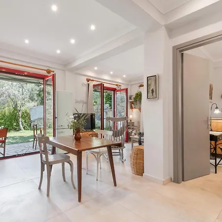 בית נופש Cozy 2-bdrm-house With Garden