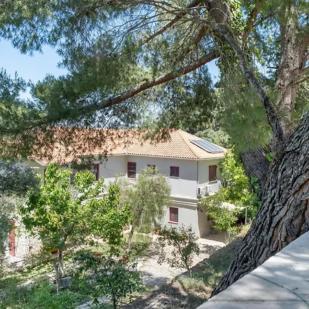 Cozy 2-bdrm-house With Garden *