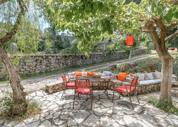 Prázdninový dům Cozy 2-bdrm-house With Garden Katouna
