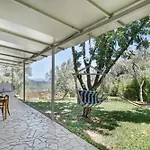 Дом отдыха Cozy 2-bdrm-house With Garden Katouna