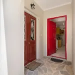 Дом отдыха Cozy 2-bdrm-house With Garden *