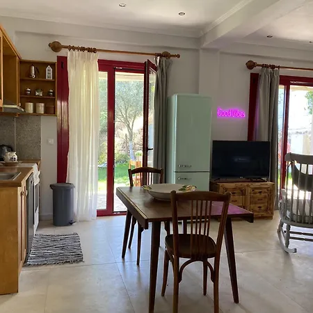 Cozy 2-bdrm-house With Garden Holiday home Katouna