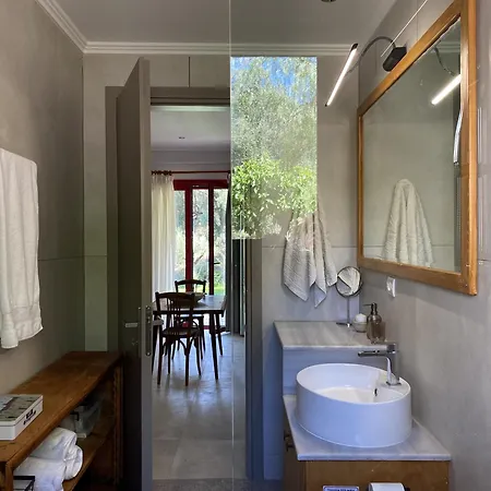 Cozy 2-bdrm-house With Garden Holiday home *