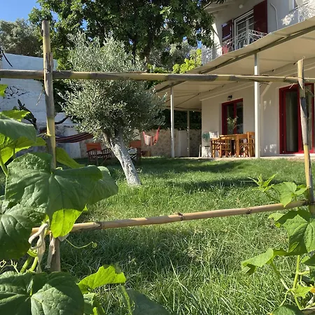 Cozy 2-bdrm-house With Garden Holiday home Katouna
