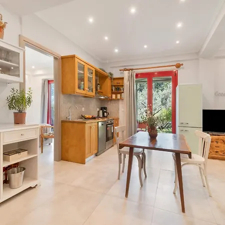 Cozy 2-bdrm-house With Garden Feriehus *