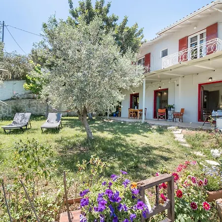Cozy 2-bdrm-house With Garden Дом отдыха